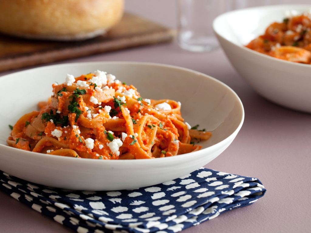 CC-ellie-krieger_fettuccine-with-creamy-red-pepper-feta-sauce-recipe_s4x3